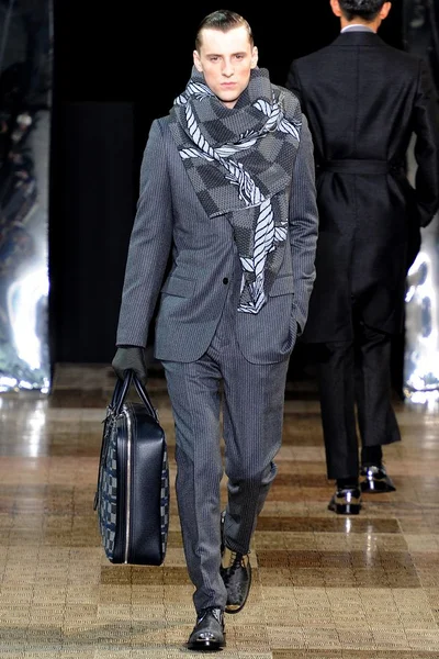 Look 25